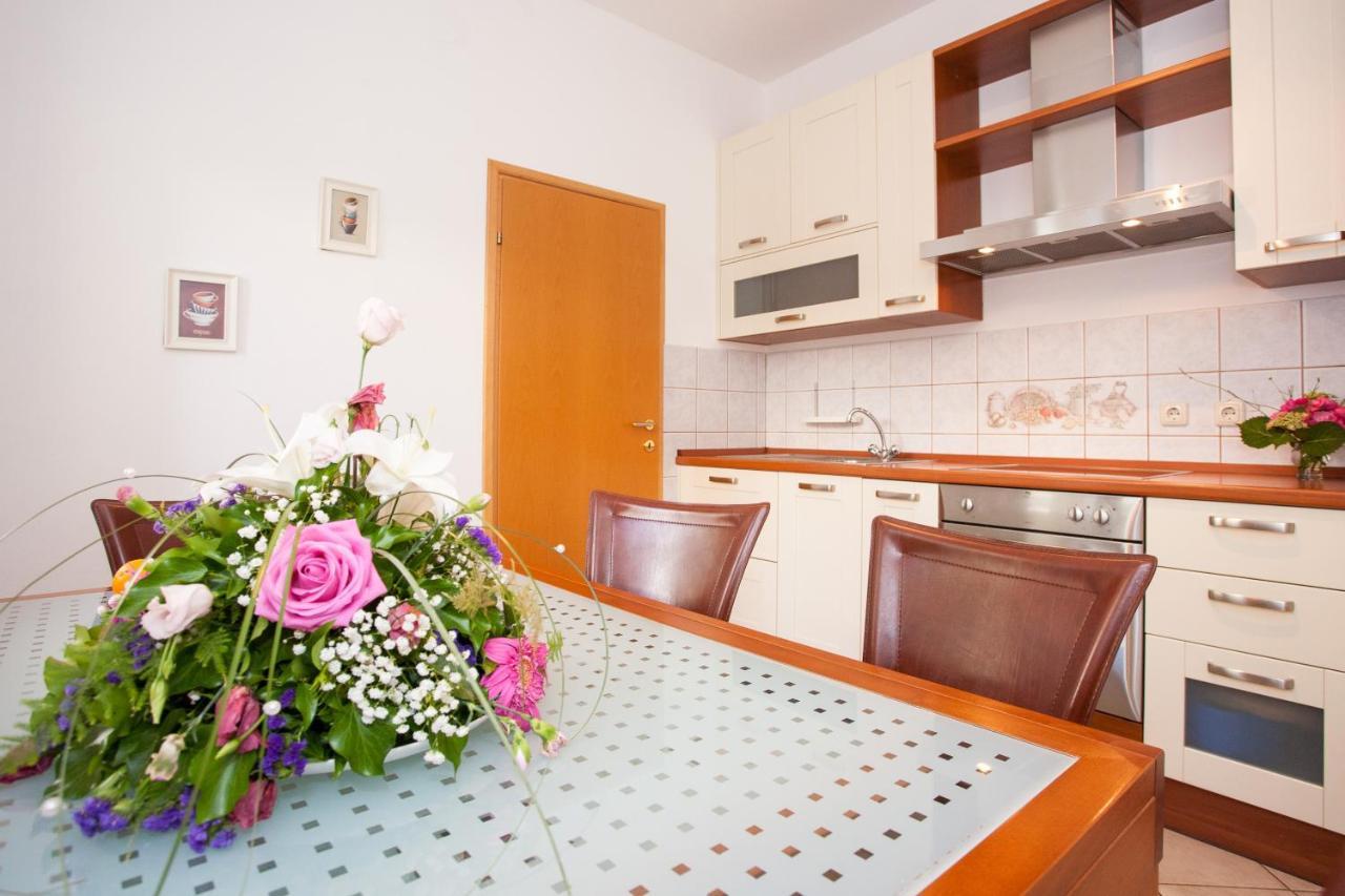 Apartments Dino คิร์ก ภายนอก รูปภาพ