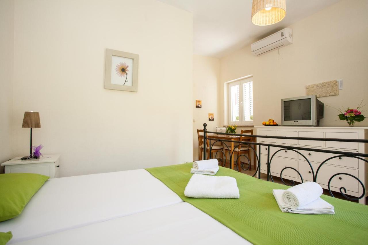 Apartments Dino คิร์ก ภายนอก รูปภาพ