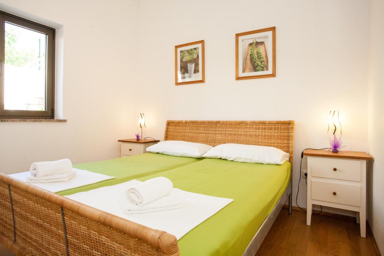 Apartments Dino คิร์ก ภายนอก รูปภาพ