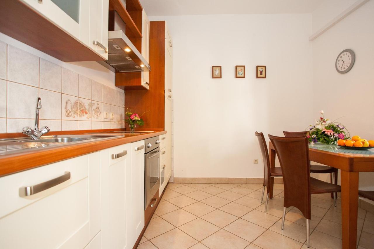 Apartments Dino คิร์ก ภายนอก รูปภาพ