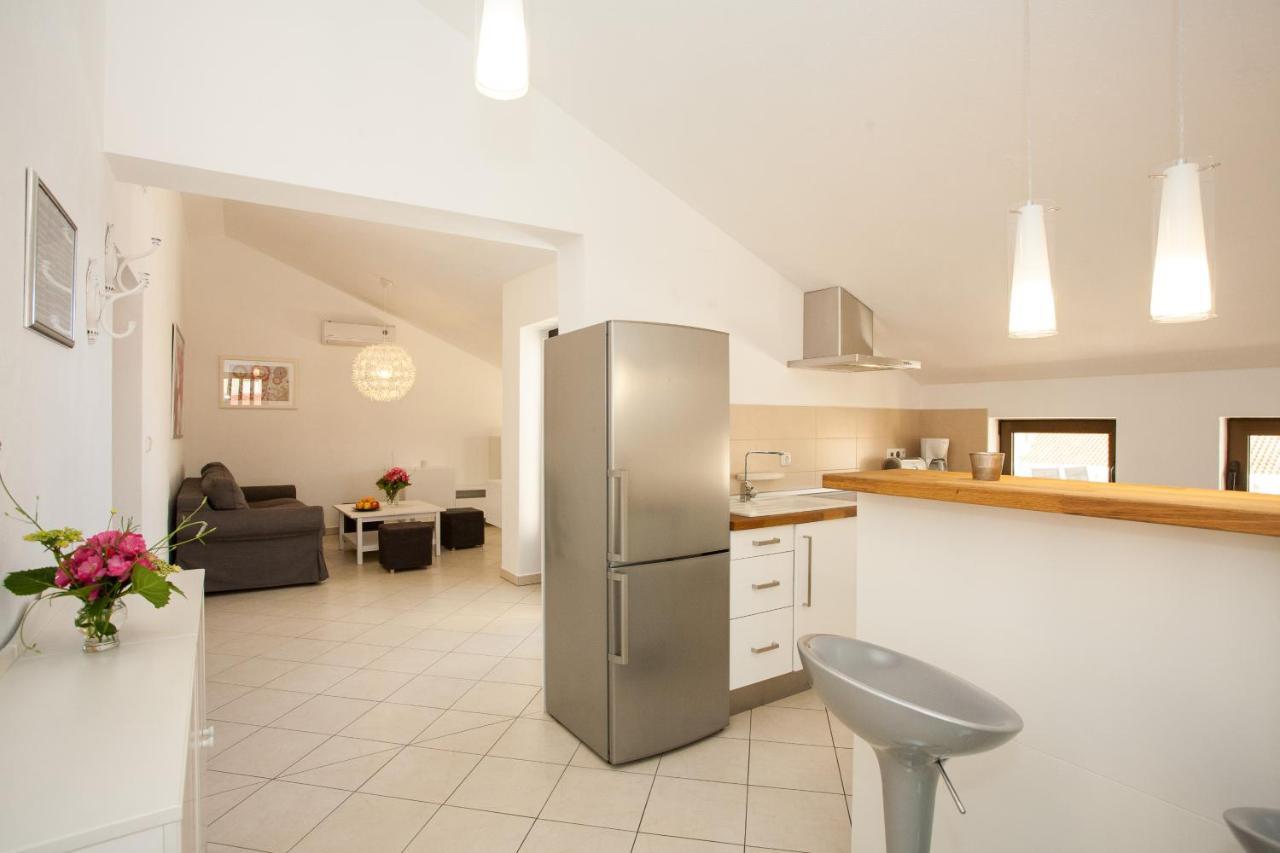 Apartments Dino คิร์ก ภายนอก รูปภาพ