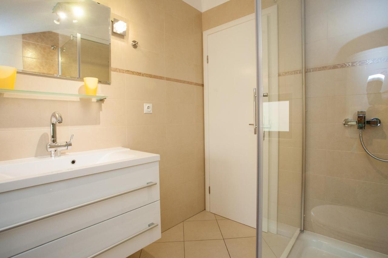 Apartments Dino คิร์ก ภายนอก รูปภาพ