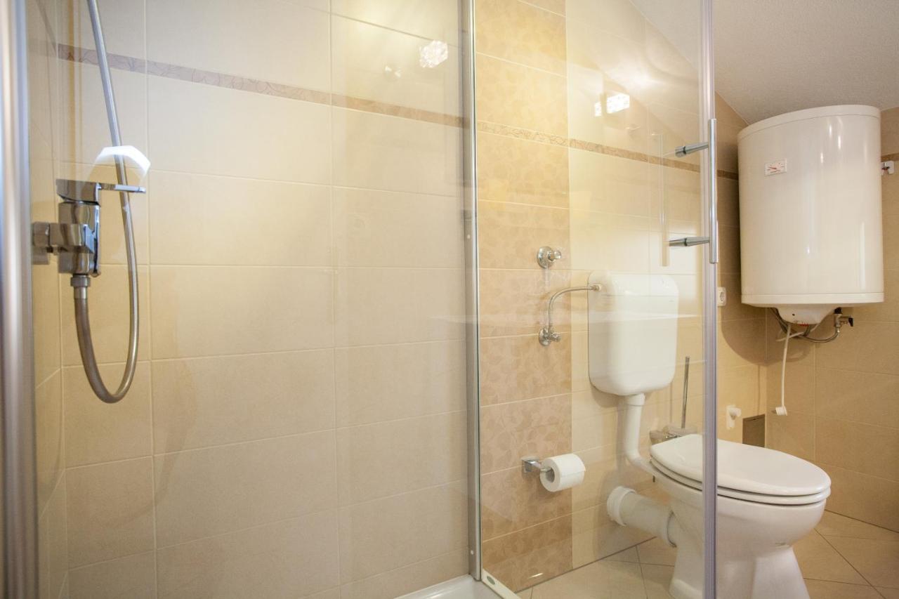 Apartments Dino คิร์ก ภายนอก รูปภาพ