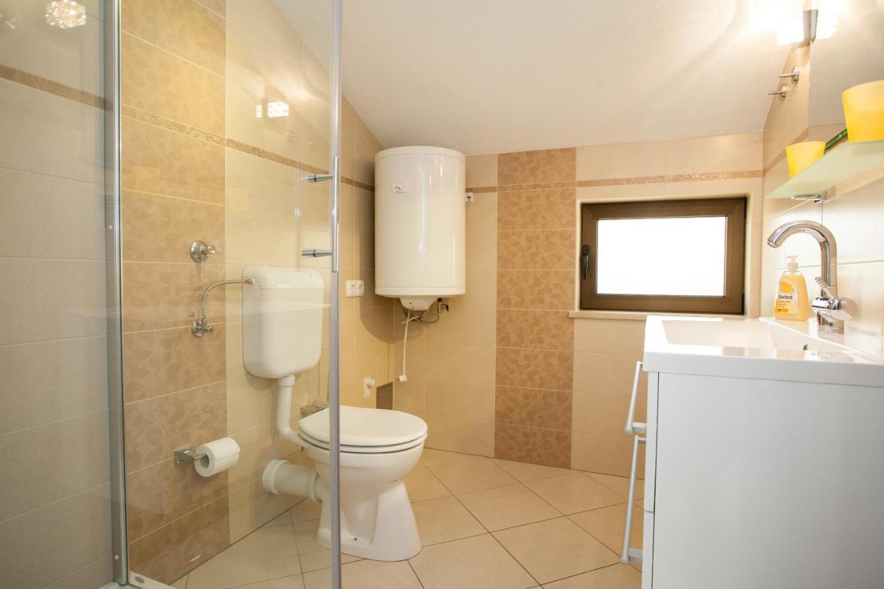 Apartments Dino คิร์ก ภายนอก รูปภาพ